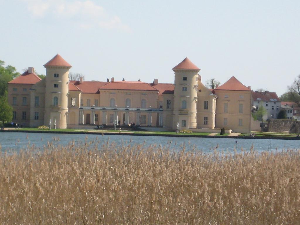 Schloss-Und Seeblick Apartment Rheinsberg Exterior photo