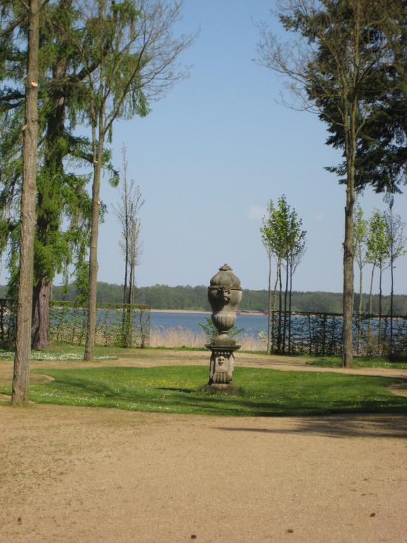 Schloss-Und Seeblick Apartment Rheinsberg Exterior photo